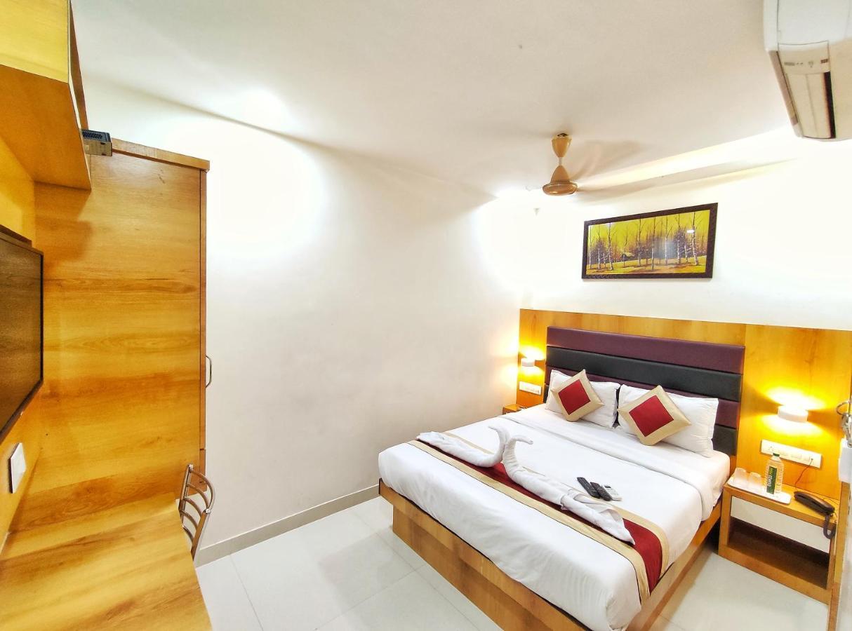 Gateway Suites Bombay Extérieur photo
