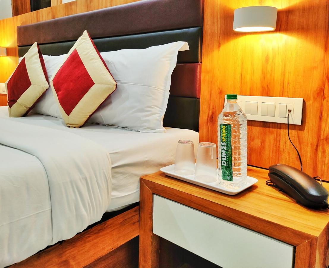 Gateway Suites Bombay Extérieur photo